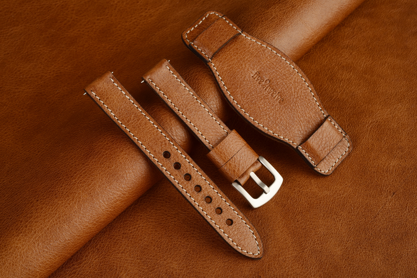 Kožený remienok s podložkou, 18mm, elegantný, svetlohnedý s béžovým prešívaním.