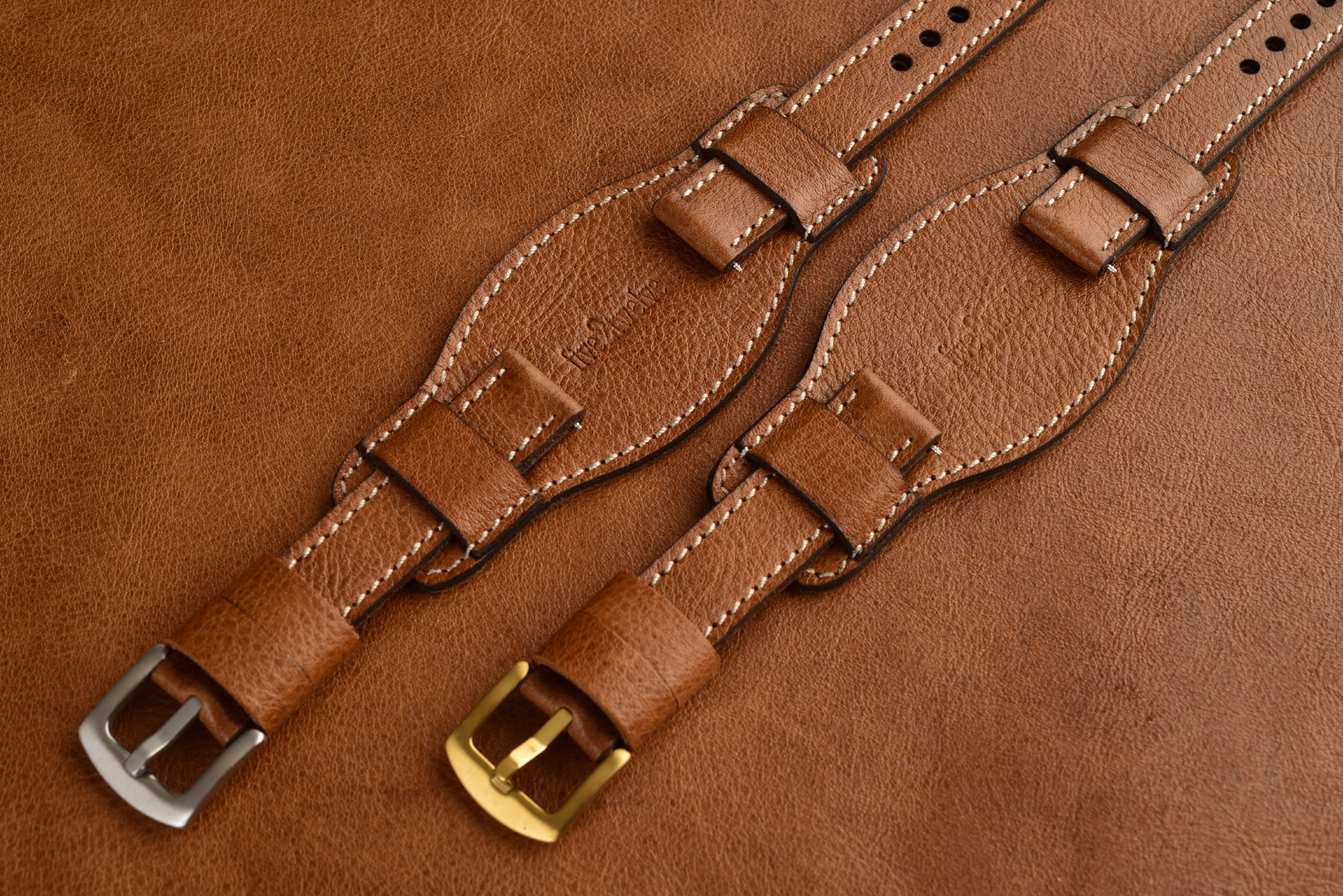 Kožený remienok s podložkou, 18mm, elegantný, svetlohnedý s béžovým prešívaním.