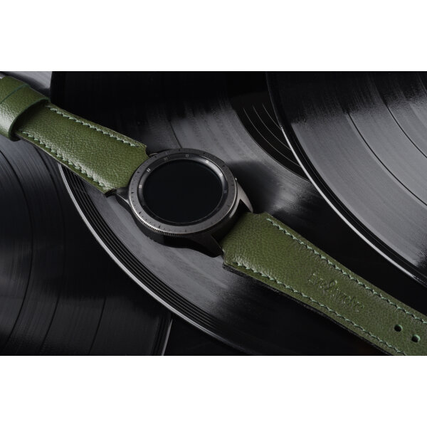 Remienok na smart hodinky 20mm – Infinity, army zelená koža s čiernym prešívaním. Ideálne pre : Samsung, Garmin, Amazfit, Huawei, Fossil, Xiaomi, Withings a iné.