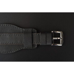 Prevliekací kožený remienok na hodinky 20mm s podložkou – One Piece, čierny, čierne prešívanie, ručne vyrobený. Ideálny pre Citizen, Tissot, Longines, Raketa, Poljot a iné.