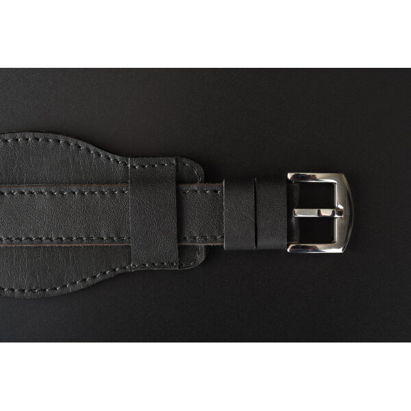Prevliekací kožený remienok na hodinky 20mm s podložkou – One Piece, čierny, čierne prešívanie, ručne vyrobený. Ideálny pre Citizen, Tissot, Longines, Raketa, Poljot a iné.