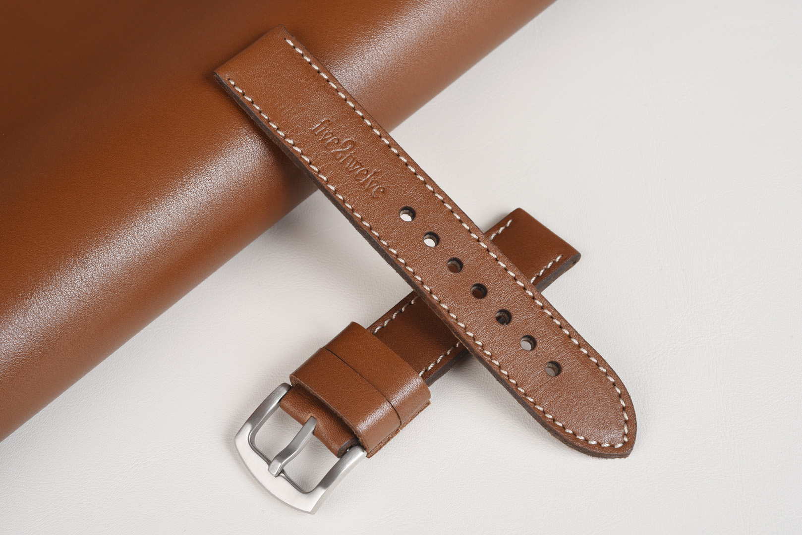 Kožený remienok pre Apple Watch 42/44/45/46/49 | Hercules 22mm, svetlohnedá koža, béžové prešívanie, kompatibilný so sériami 1–10 a Ultra.