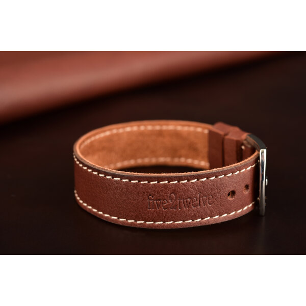 Prevliekací kožený remienok na hodinky 22mm – One Piece, hnedá, béžové prešívanie, ručne vyrobený. Ideálny pre Citizen, Tissot, Longines, Raketa, Poljot a iné.