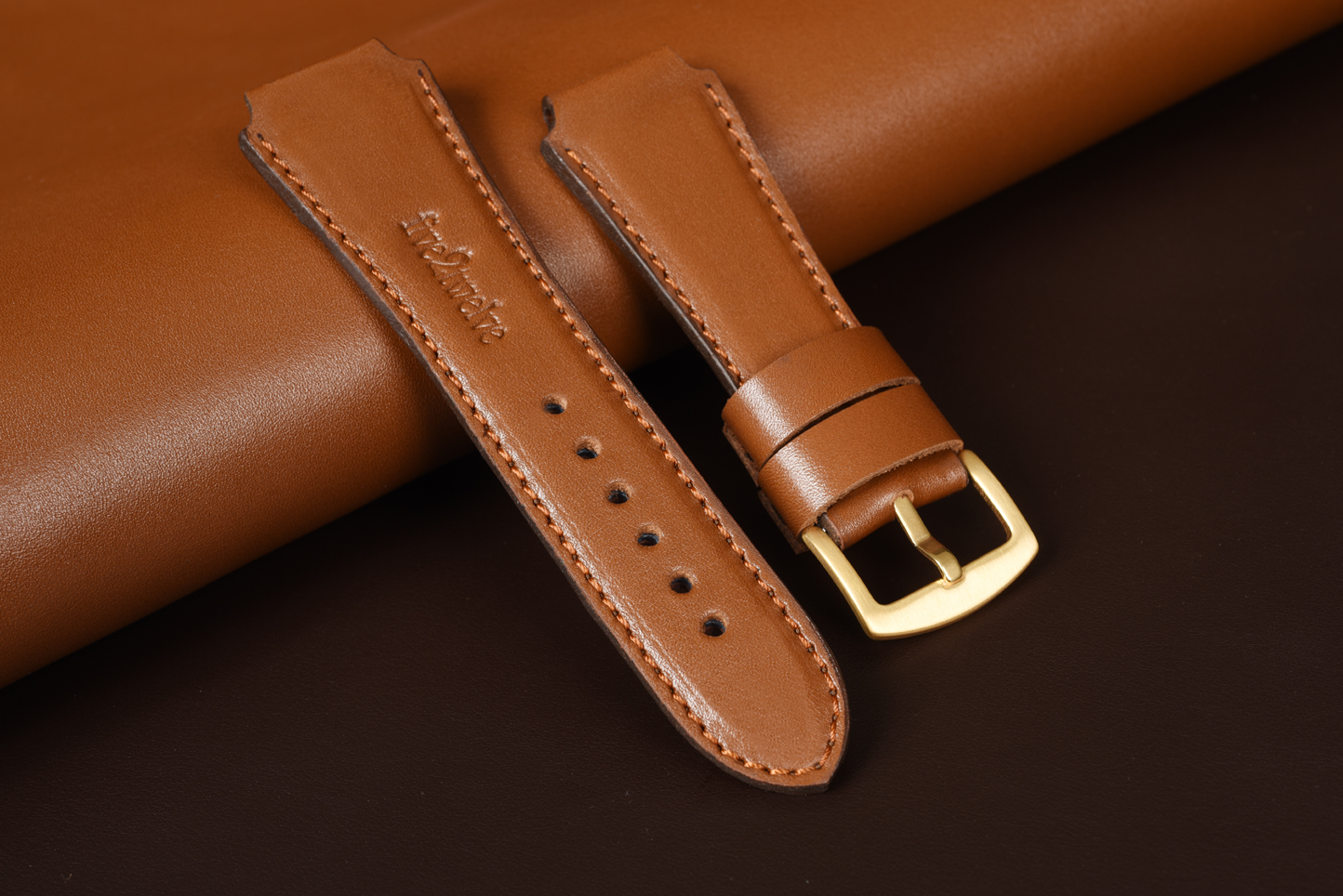 Kožený remienok pre Apple Watch 42/44/45/46/49 | Infinity 22mm, svetlohnedá koža, medené prešívanie, kompatibilný so sériami 1–10 a Ultra.