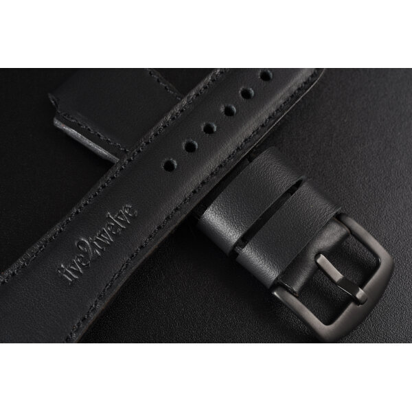 Remienok pre Apple Watch 1–9 a SE (38/40/41 mm), Infinity, matná čierna koža s decentným čiernym prešívaním, ručne vyrobený.