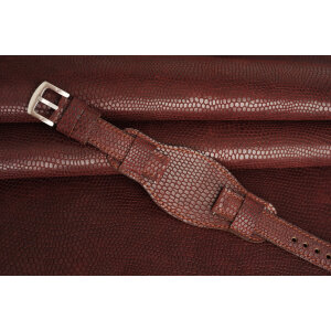 Kožený remienok s podložkou, imitácia jašterice v bordovo-hnedom odtieni s medeným prešívaním.